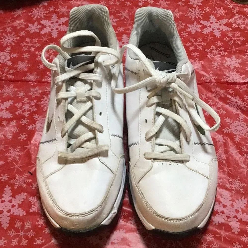 Nike golf shoes youth size 5